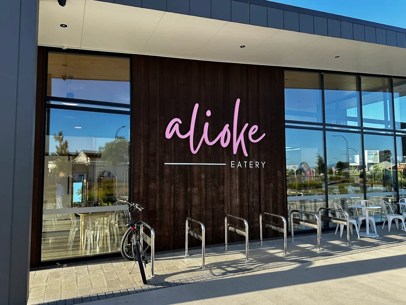 Alioke Eatery — Cafés in Richmond