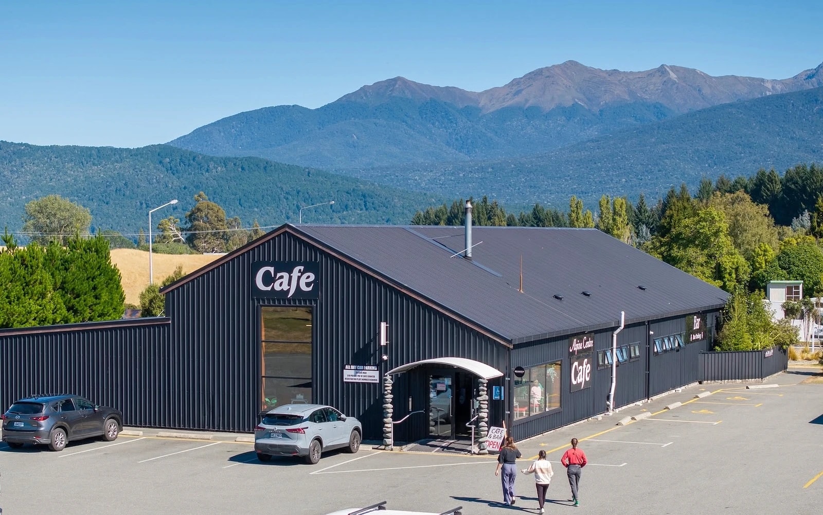 Alpine Centre Cafe and Bar — Cafés in Te Anau